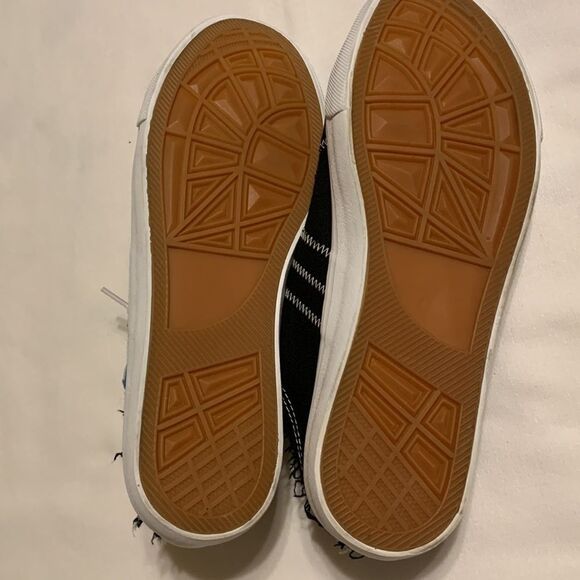 Obtaom Size 11 women's canvas slip on mules in black.  NWT - Picture 4 of 8